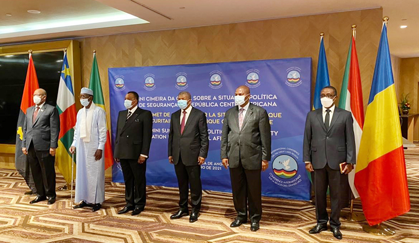 Leaders pose for a photo during the 1st mini-summit on the political and security situation in CAR in Luanda on January 29. / Photo: Courtesy.