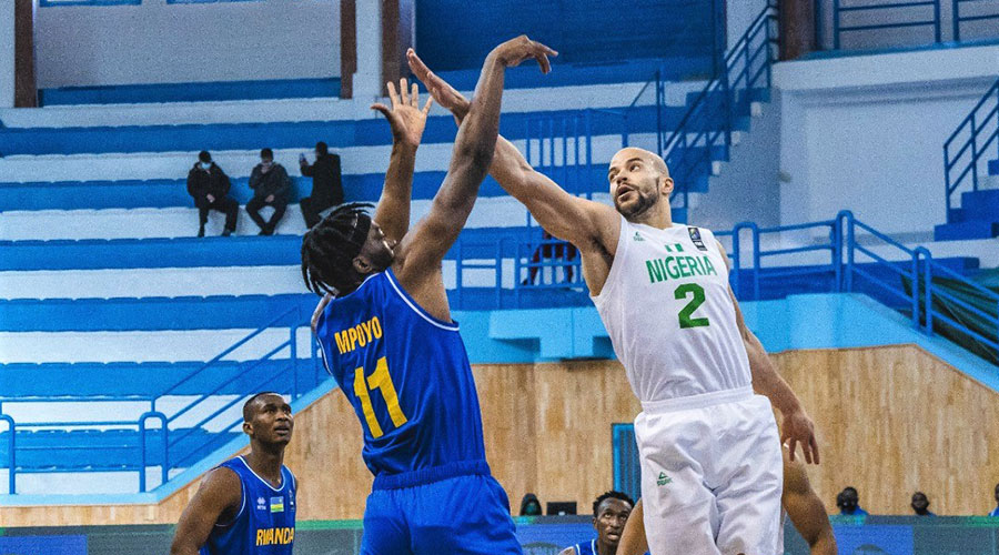 Axel Mpoyo (#11) scored a joint game-high 13 points as Rwanda lost 51-64 to Nigeria at Salle Mohamed Mzali Arena in Monastir, Tunisia, on Thursday. 