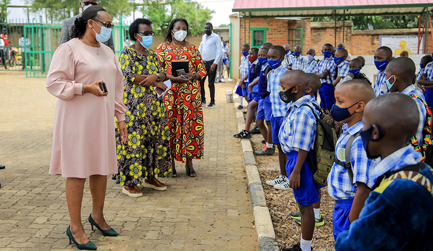 The Minister for Education, Valentine Uwamariya, interacts with pupils at Groupe Scolaire Remera Catholique in Gasabo District as Kigali schools reopened, on Tuesday, February 23. Schools in the capital had closed for in-person learning on January 18 as government stepped up efforts to contain a surge in Covid-19 infections. / Photo: Dan Nsengiyumva.