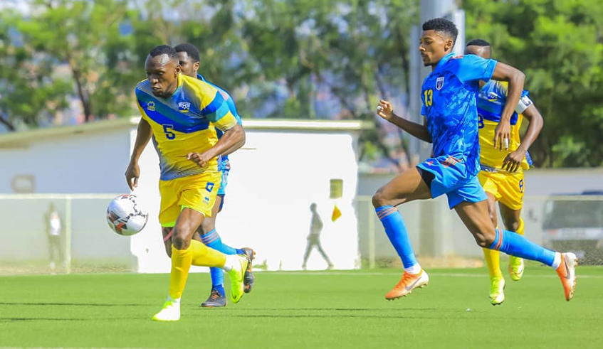 Amavubi Striker striker Meddie Kagere dribbles past a Cape Verde player during the goalless draw in the Afcon 2022 qualifiers last year at Kigali Stadium. Amavubi need a win to revive their chances of qualifying for the Africa nations tourney. / Photo: Courtesy.