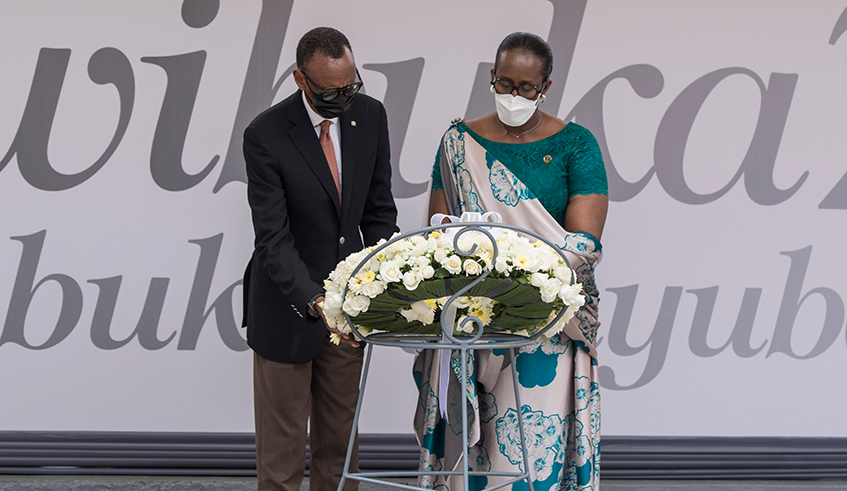 President Kagame and First Lady Jeannette Kagame lay a wreath together in honour of victims of the 1994 Genocide against the Tutsi during the official 27th commemoration ceremony at Kigali Genocide Memorial. / Photo: Village Urugwiro.