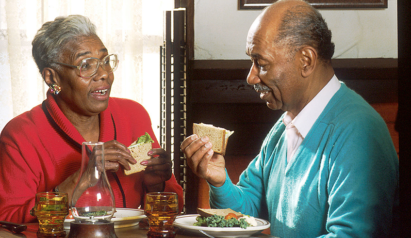 Eating a well-balanced diet is an important part of staying healthy as one ages. / Photos: Net