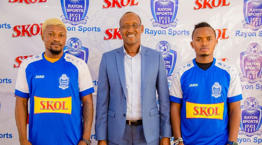 Rayon Sportsu2019 new signings Hu00e9ritier Luvumbu (L) and Kevin Muhire (R) pose for a photo with club president Jean-Fidu00e8le Uwayezu. 