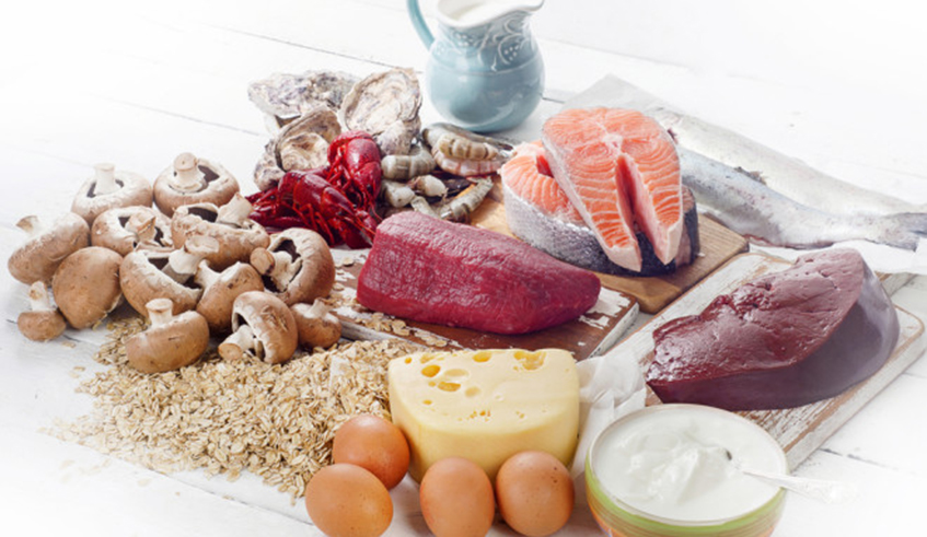 Vitamin B12 is found naturally in a wide variety of animal foods like fish, meat, poultry, eggs, low-fat milk, and other dairy products. / Photos: Net
