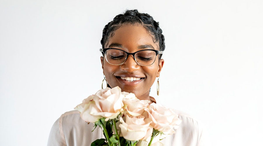 Giving somebody flowers is an incredible gift for any occasion or event. 