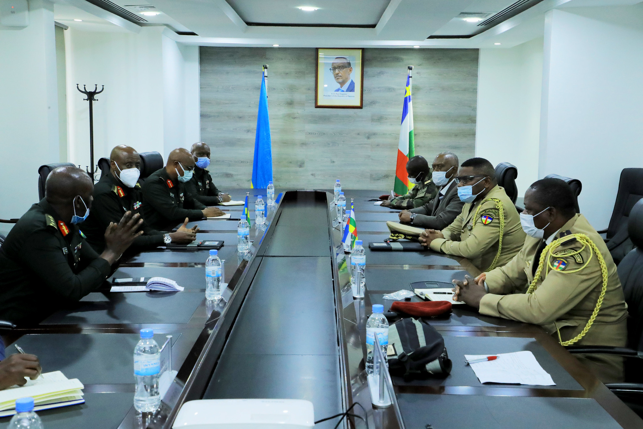 The two delegations during their meeting at the Ministry of Defence headquarters in Kimihurura. 