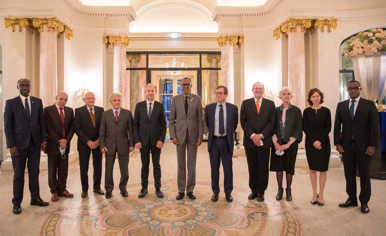 President Kagame met with members of the Duclert Commission together with retired French military officers. (Courtesy)