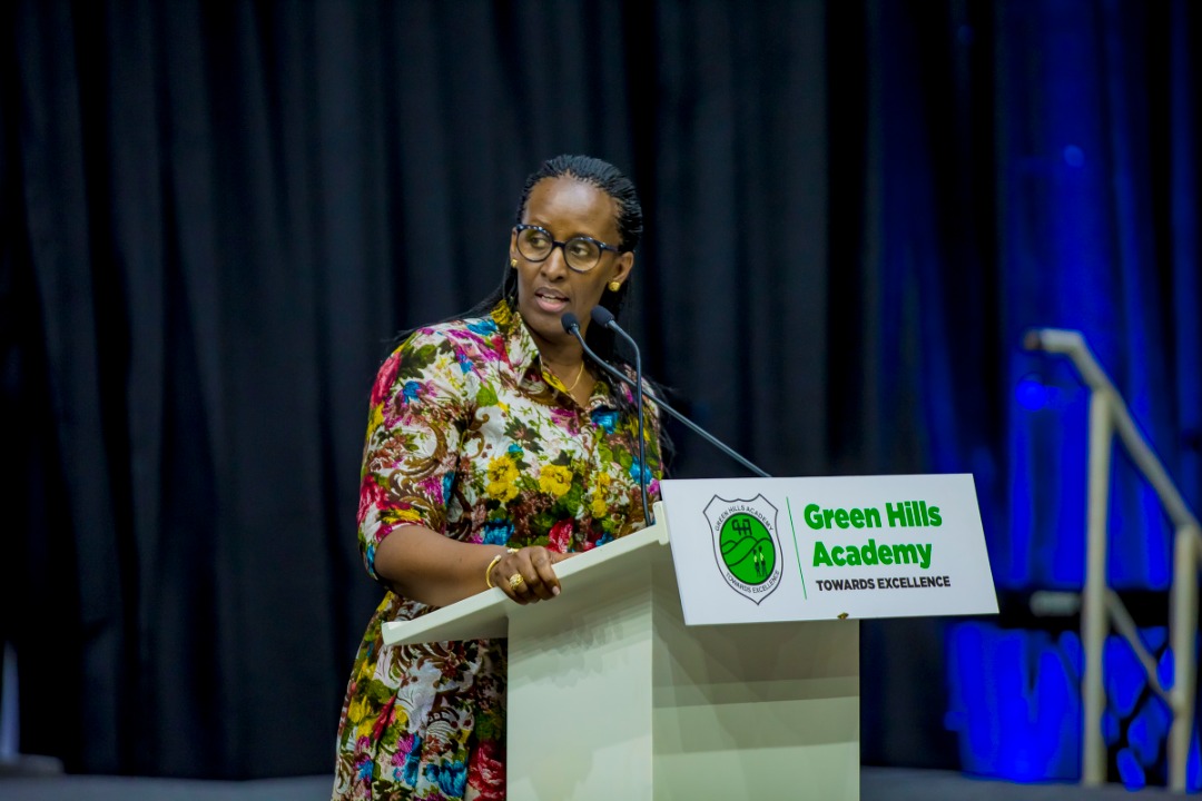 First Lady Jeannette Kagame addressing Green Hills Academy's graduating class of 2021. 