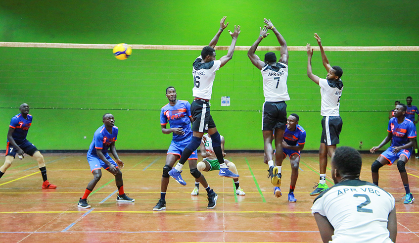 APR VC and REG VC during a friendly game in Kigali recently. The national volleyball league is set to start on August 1. / Photo: File.