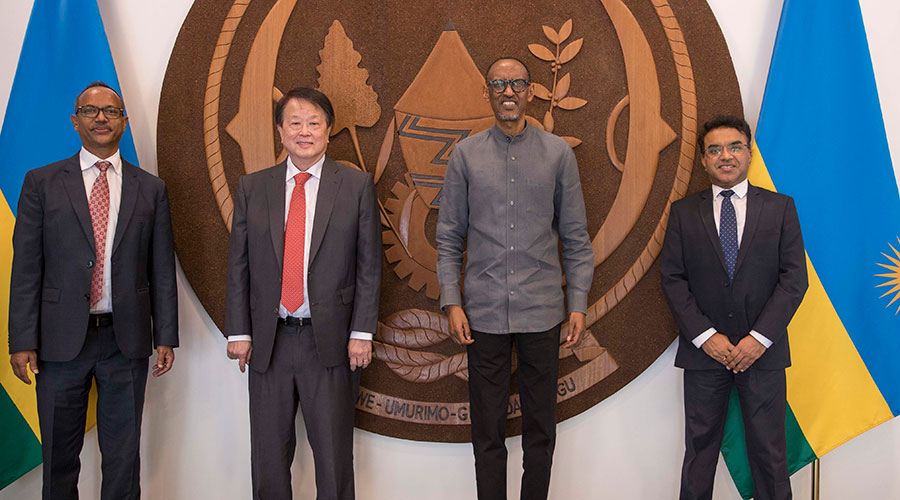 President Kagame with the delegation led by Kuok Khoon Hong, the co-founder, Chairman and CEO of Wilmar International at Village Urugwiro on Sunday. 