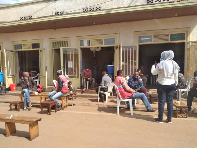 The City of Kigali has closed 3 streets to cars and motorcycles in Biryogo in order to give more room to restaurants to practice social distancing. 