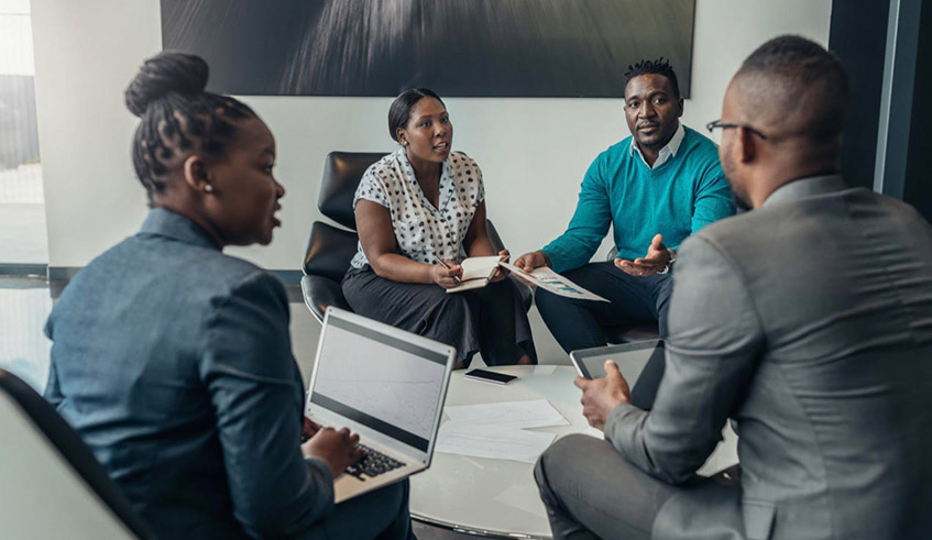 Outstanding employees form great relationships with people inside and outside the company. / Net photo.