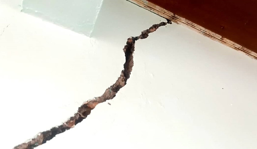 A crack is seen on a damaged wall in Rubavu District due to volcanic earthquakes in the aftermath of Mount Nyiragongo eruption last month. / Photo: Mou00efse Bahati.