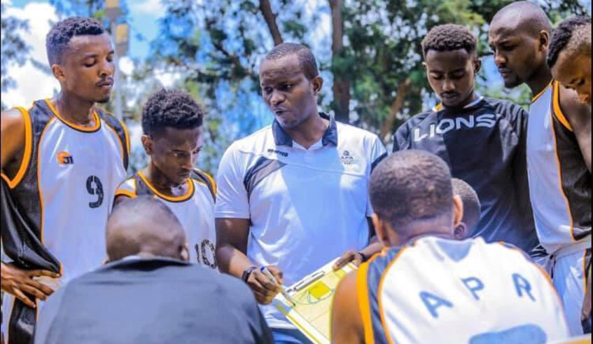 Nkusi talks to APR players during a past league match. He joined APR in 2016 as an Assistant coach. / Photos: Courtesy.