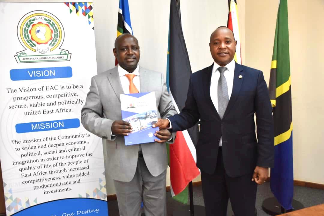 The new EABC CEO, John Bosco Kalisa, presented issues affecting the regional private sector to EAC Secretary General, Peter Mathuki, on Wednesday.