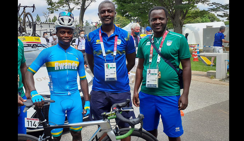 Moise Mugisha (L) Team Rwanda Coach Felix Sempoma (M) and an official of the Rwanda Olympic Committee in Tokyo. The 24-year-old didnu2019t finish the race after being involved in an accident. / Courtesy.