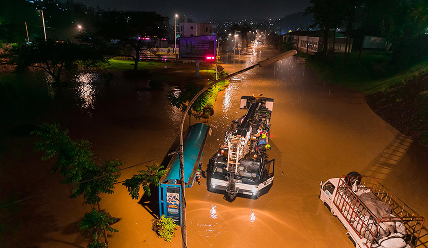 Rwanda National Police officer rescue some of Kigali residents who were stranded at a flooded road in Kigali on February 3, 2020. / Photo: File.