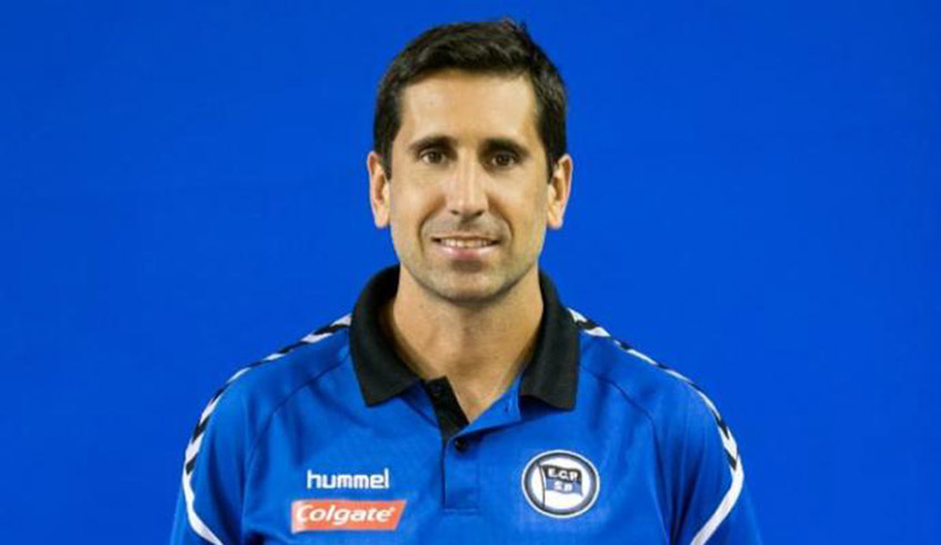 Brazilian coach Paulo Tarsio and Rwanda Volleyball Federation will sign an agreement  to coach the national volleyball team. / Net photo.