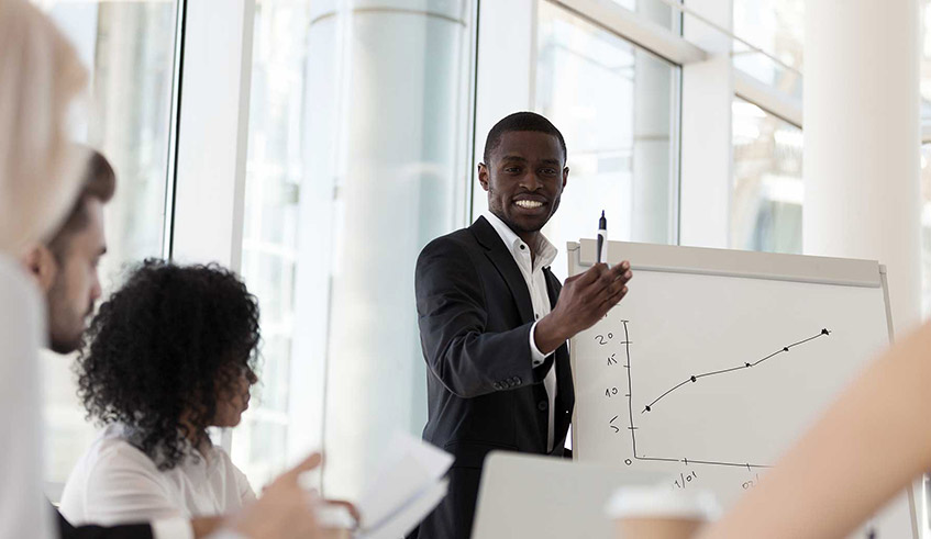 Itâ€™s important for managers to improve and refine their employeesâ€™ skills. / Net photo.