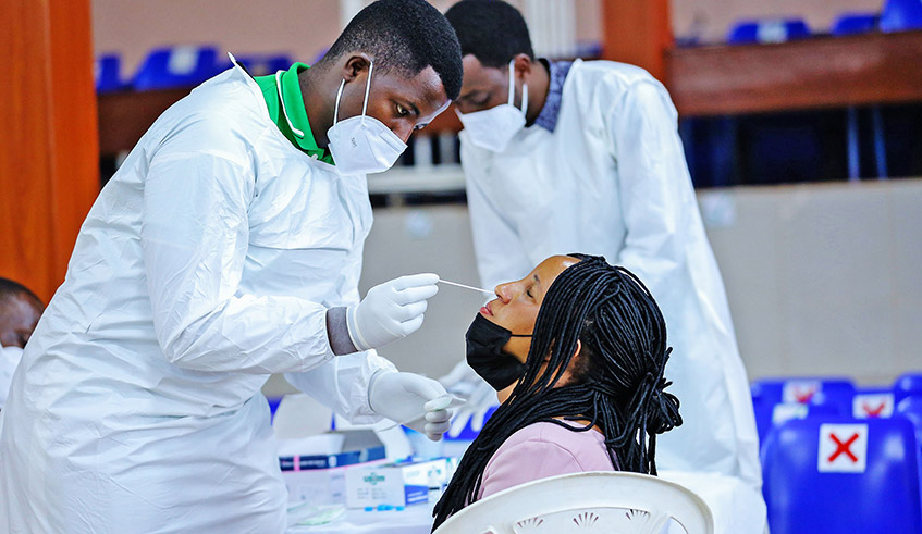 A health worker tests a Kigali resident for Covid-19 on July 23. / Photo: Dan Nsengiyumva.
