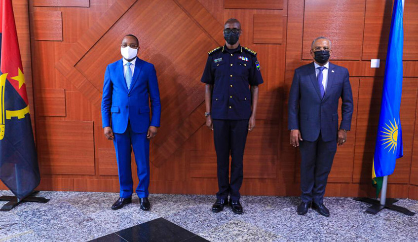(L-R): Dr. Sebastiao Domingos Gunza, Angola's Minister Inspector General of State Administration, IGP Dan Munyuza and Angola's ambassador to Rwanda, Eduardo Filomeno Leiro Octu00e1vio