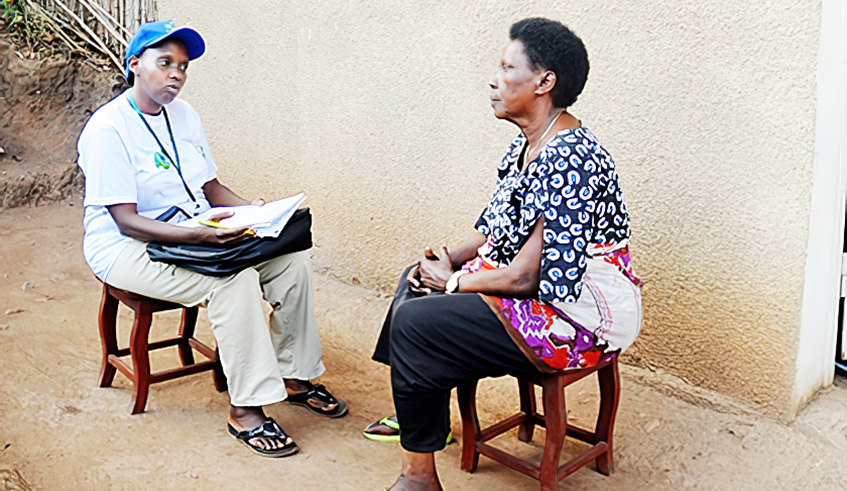 An enumerator interacts with a resident during a previous census in Kigali. / Photo: File.
