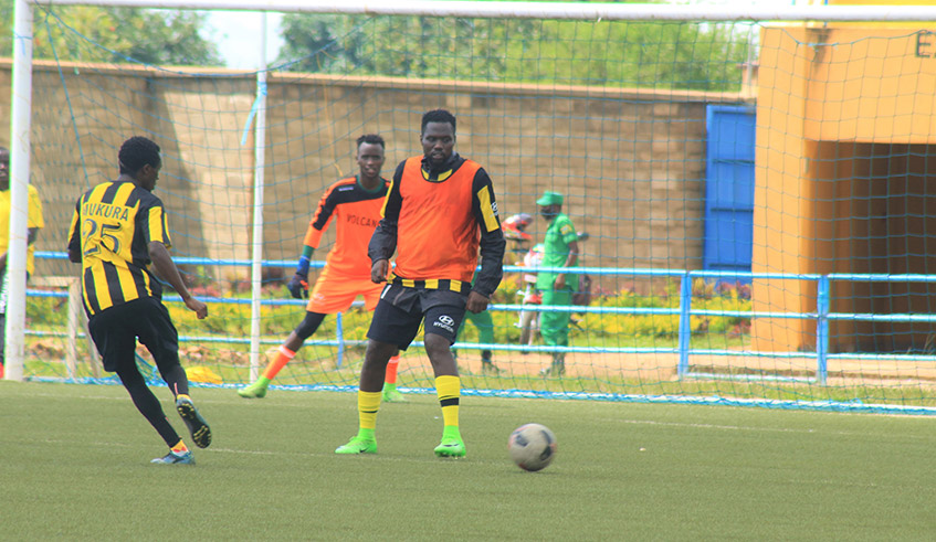 Mukura VS players during a training session last week. The Southern based club has set a target of finishing in the top 4 next season. / Photo: Courtesy.