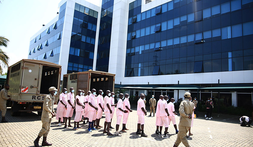 Twenty suspects arrive at the new premises of the  Supreme Court in Kacyiru, Gasabo District, for the ruling of the MRCD-FLN trial on Monday, September 20, 2021. / Photo: Sam Ngendahimana.