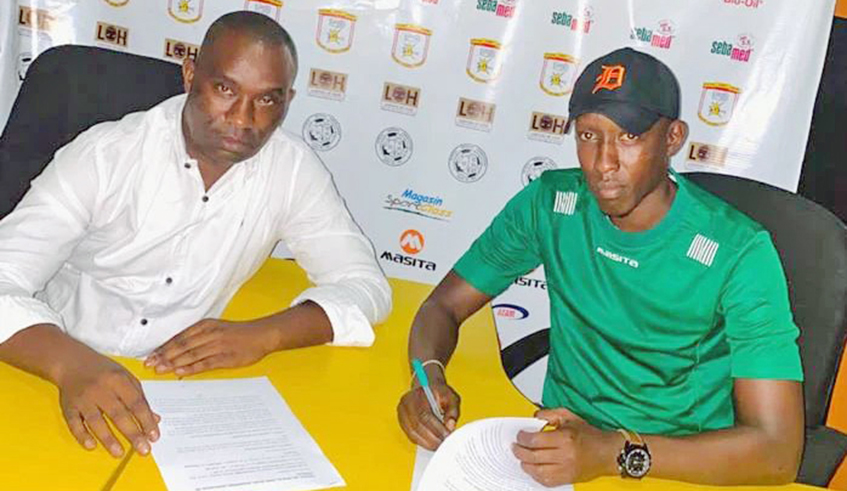 SC Kiyovu new goalkeeper Niyonkuru Vladmir signs a two-year- deal after joining the club. / Photo: Courtesy.