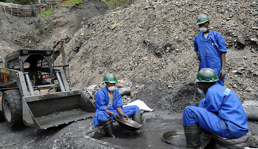Miners at work at Rutongo mining site in Rulindo District. / Photo: File.