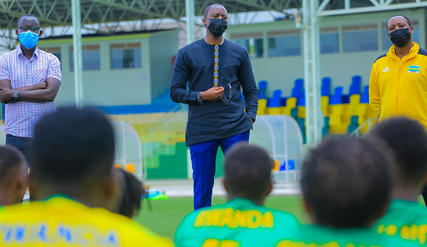 Rwanda football association (Ferwafa) President, Olivier Nizeyimana (C), delivers a message to She-Amavubi U-20 players after a training session at Kigali Stadium on Thursday, September 23. / Photo: Courtesy.