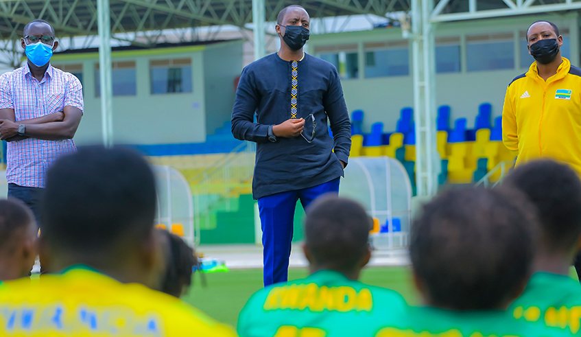 Rwanda football association (Ferwafa) President, Olivier Nizeyimana (C), delivers a message to She-Amavubi U-20 players after a training session at Kigali Stadium on Thursday, September 23. / Photo: Courtesy.