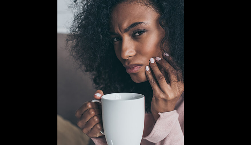 When hot or cold drinks make your teeth hurt, there is a possibility that you have sensitive teeth. Photo/Net