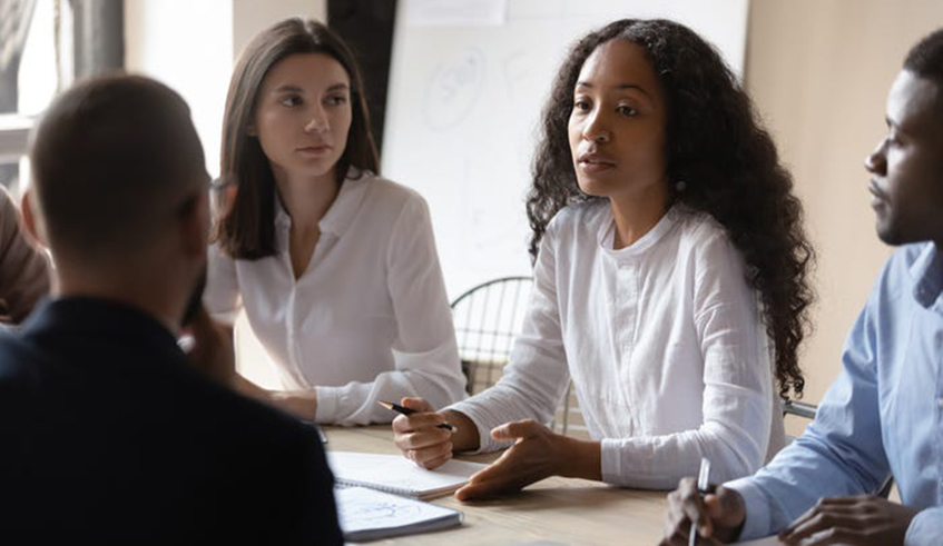 Socialising at work helps reinforce workplace relationships. / Net photo.