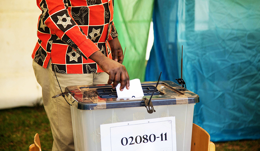 A man casts his vote in a past election in Rwanda. / Photo: File.