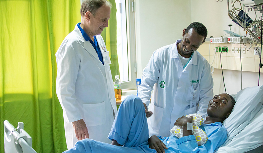 Cardiothoracic surgeon Dr Maurice Musoni (centre) interacts with a patient at King Faisal Hospital, Kigali on February 13, 2020. / Photo: File.