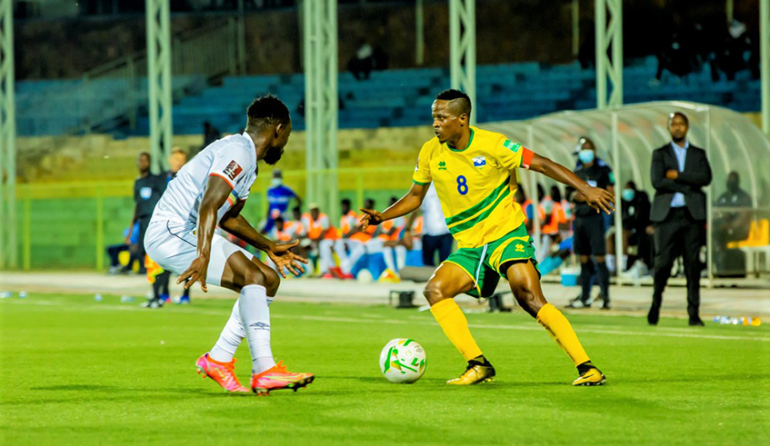 Haruna Niyonzima (R) squandered two chances as Rwanda lost 1-0 to Uganda at Kigali Stadium on Thursday. / IGIHE