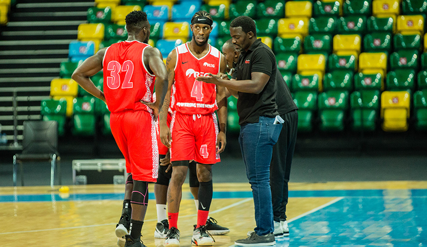Rwanda Energy Group basketball club (REG)  head coach Henry Mwinuka gives instructions to his players during the league match against APR. / Dan Nsengiyumva. 