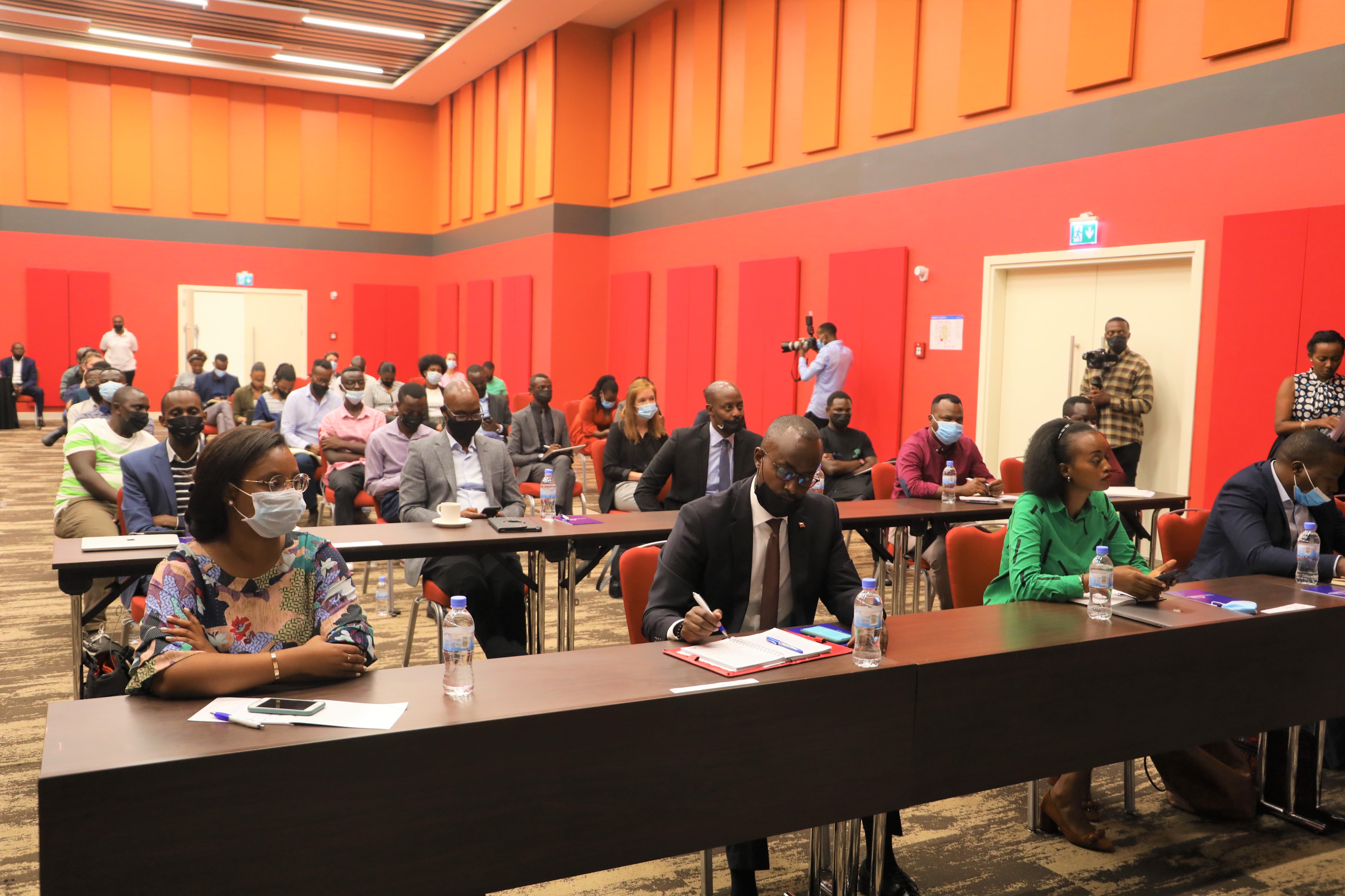 Participants follow a presentation during the iHUZO public-private dialogue that brought together leaders from public and private sector, policymakers, influencers, and key stakeholders in the e-commerce ecosystem. 