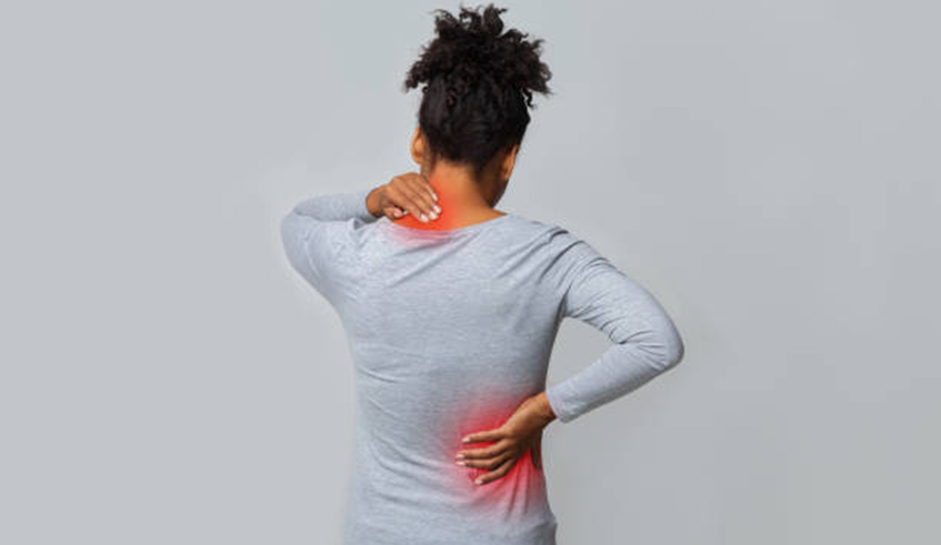 Back pain can affect people of any age, for different reasons. / Net photo