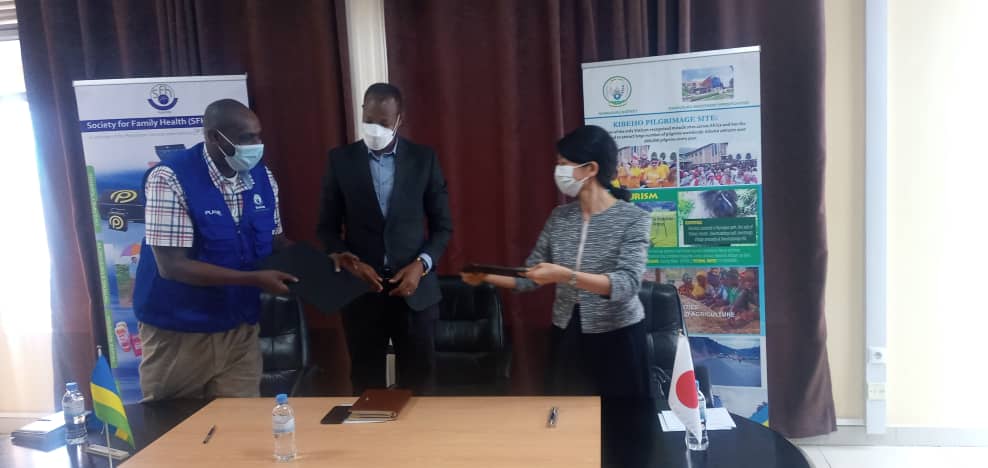Yukako Ochi, Chargu00e9 du2019Affairs ad interim of the Embassy of Japan in Rwanda, and Manasseh Gihana Wandera, the Executive Director of SFH, Janvier Gashema, the Acting Mayor of Nyaruguru District at the signing ceremony.