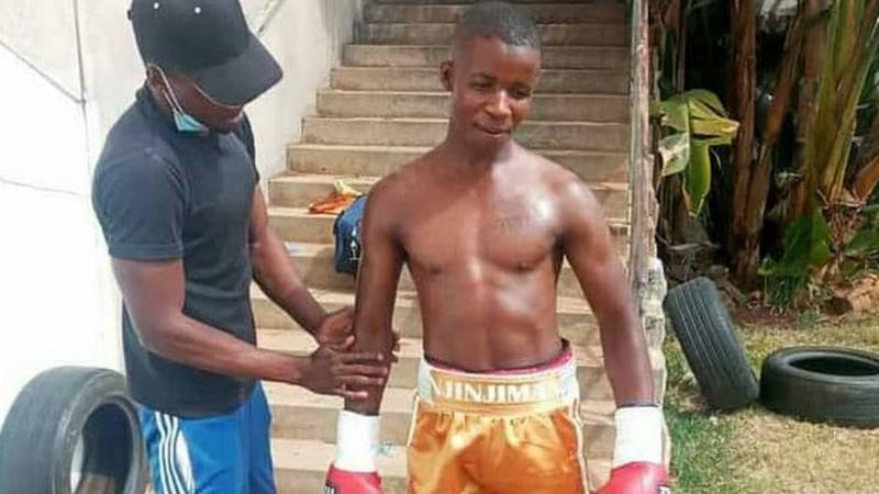 Taurai Zimunya collapsed in the third round of a six-round fight.