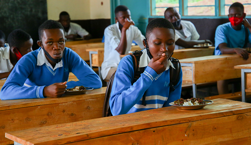 Students take  lunch at Groupe Scolaire Kimironko II on November 16, 2020. / Dan Nsengiyumva