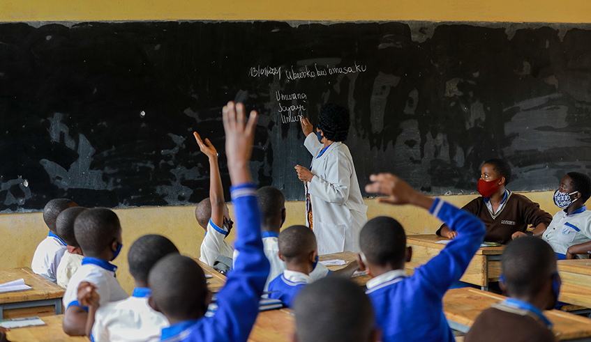 A teacher during a Kinyarwanda lesson at Groupe Scolaire Kicukiro. / Photo: Dan Nsengiyumva.