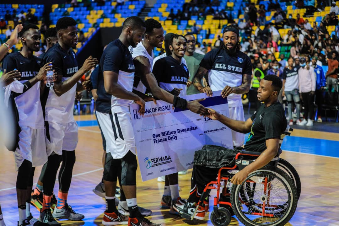 Meshach Rwampungu, who played basketball before a deadly car accident confined him to wheelchair in 2015, received Rwf2 million on top of Rwf1 million from All-Star Game winners Team Shyaka on Saturday, November 20.