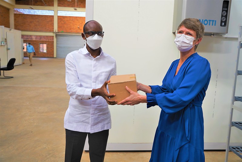 Minister of State in charge of Primary Healthcare Tharcisse Mpunga and the Ambassador of Sweden to Rwanda, Johanna Teague during the handover event of 1 million doses on December 9. / Craish Bahizi
