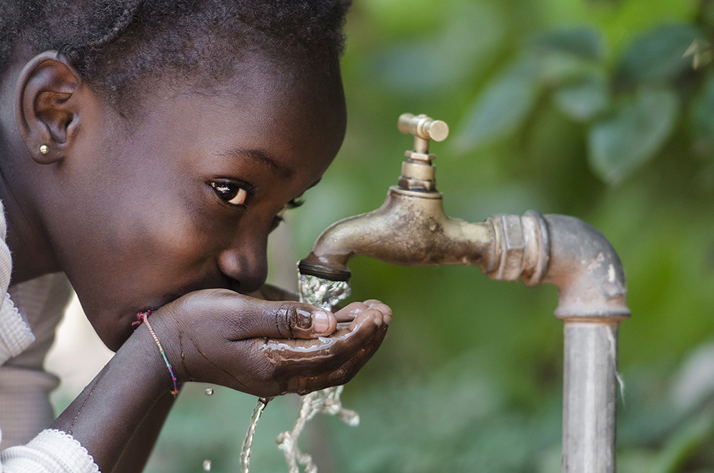 Unclean water is a real burden in underdeveloped and developing countries. / Photos: Net