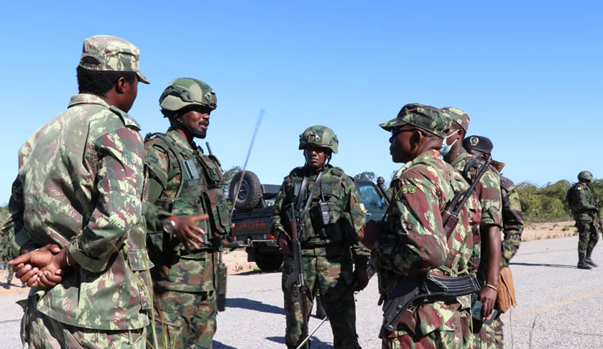Rwanda Defence Force soldiers interact with the Mozambican soldiers in Cabo Dergado on August 8. / Courtesy