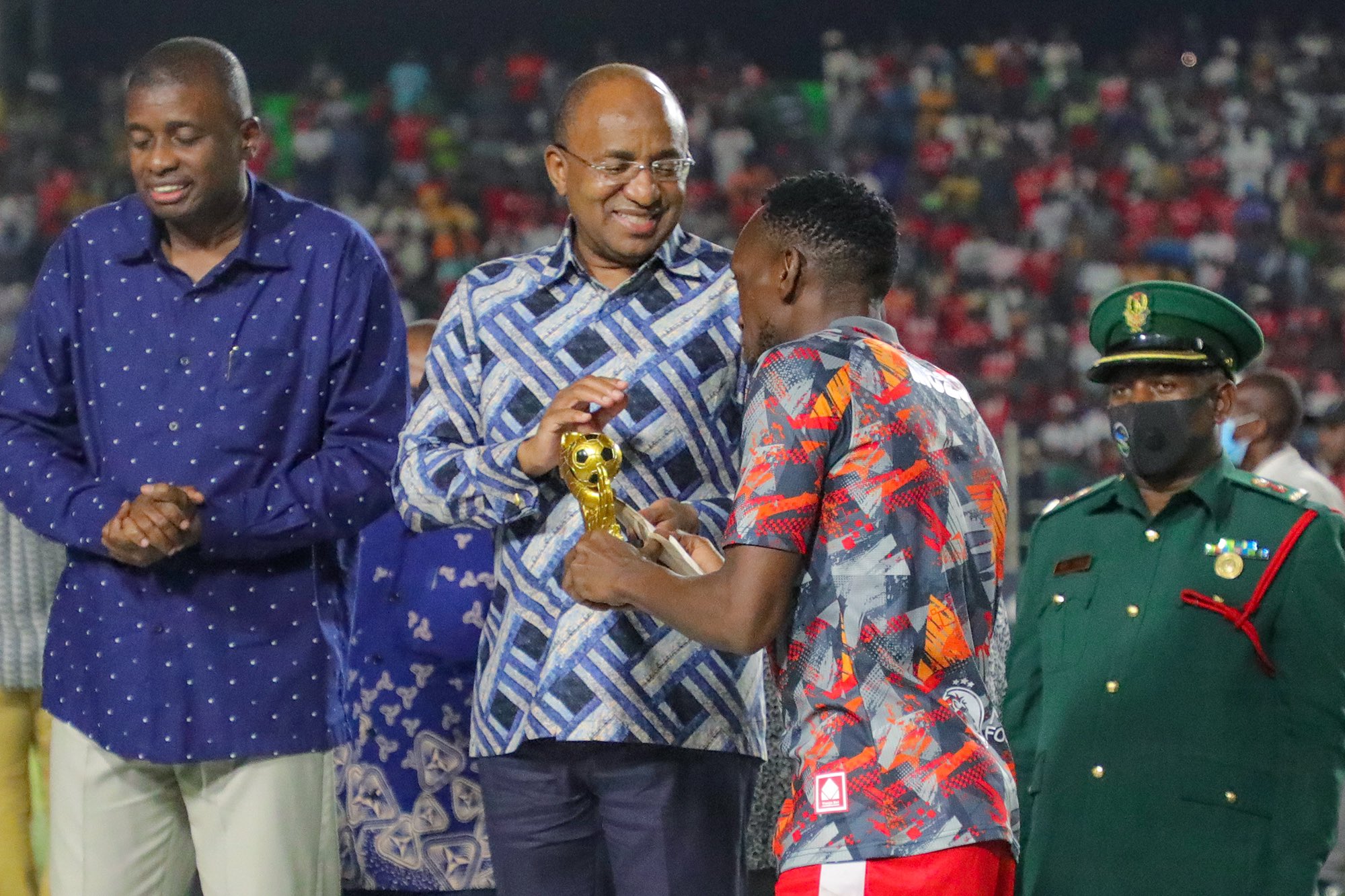 Meddie Kagere receives the top-scorer award of the Mapinduzi Cup at Amaan Stadium, in Zanzibar, on Thursday. 