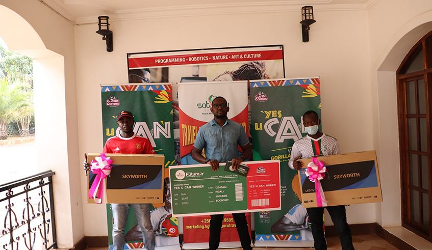 Some of the gamers who won television sets from Gorilla Gamers betting company. / Photo: Courtesy.
